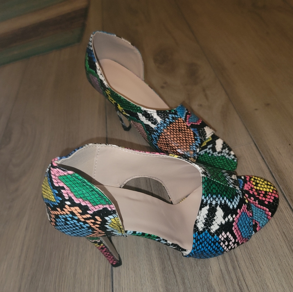 Shoes - Picture 4 of 6
